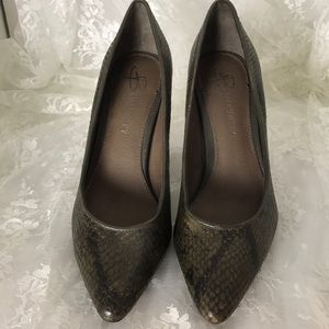 B Makowski Leather High Heel Shoes Size 7.5M